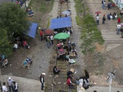 Los bloqueos a las vías del tren permanecen en los municipios de Zamora, Morelia, Yurécuaro, Lázaro Cárdenas y Pátzcuaro. EFE / L. Granados