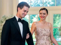 Miranda Kerr sube a su cuenta de Instagram una imagen del anillo usando un filtro de snapchat. AP / ARCHIVO