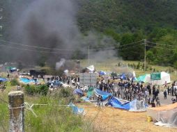 Durante el desalojo se quemó el campamento de los maestros y hubo agresiones. FACEBOOK / Proyecto Ambulante