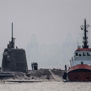 Submarino nuclear británico choca contra un buque en Gibraltar