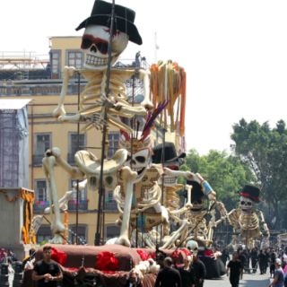 Desaparecen calaveras gigantes de filmación de 'Spectre'