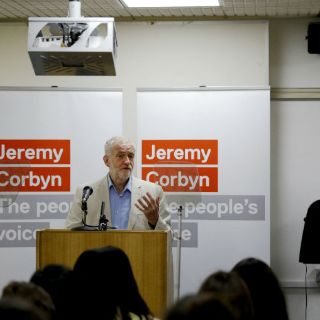 Corbyn inicia campaña para reelección frente al partido laborista