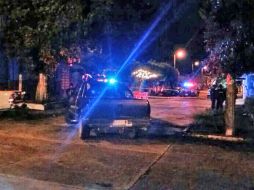 Policías resguardan el sitio donde fue agredido el periodista. EFE / J. Cruz