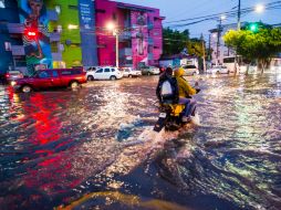 Para prevenir encharcamientos, se pide no tirar basura en las calles, pues se podrían generar estancamientos en bocas de tormenta. EL INFORMADOR / ARCHIVO