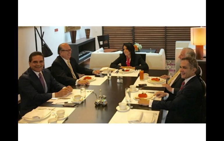 Silvano Aureoles (i), Graco Ramírez, Alejandra Barrales (c), Arturo Núñez y Miguel Ángel Mancera (d). TWITTER / @Ale_BarralesM