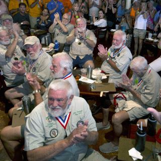 Trece hombres compiten por ser el 'gemelo' de Hemingway