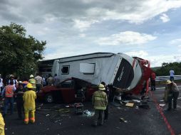El accidente se registró poco antes de la caseta de cobro a la altura de la población de El Vado. ESPECIAL /