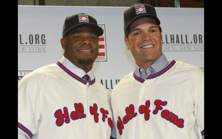 Inmortales. Ken Griffey Jr. y Mike Piazza ingresarán mañana al Salón de la Fama. AP /