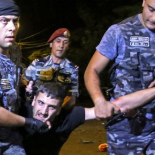 Liberan a otros dos rehenes de sede policial en Erevan