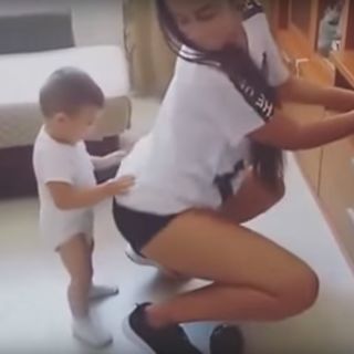 Mujer hace 'twerking' a un bebé y desata críticas