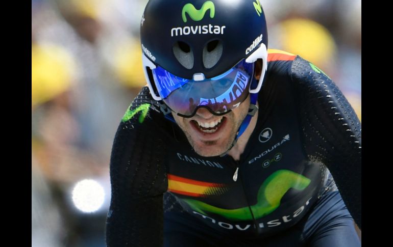 Izaguirre tiene una jornada tranquila rodeado de cinco hombres, puesto que entre sus rivales ninguno se atrevió a atacar. AFP / L. Bonaventure