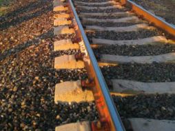 Personal médico y de la Policía Municipal acudió al punto donde encontró a un hombre de entre 40 y 45 años de edad. ESPECIAL /