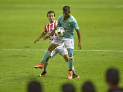 Acción del partido entre Necaxa y León este sábado. MEXSPORT / I. Ortiz