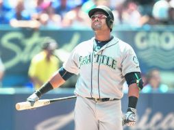 Nelson Cruz se prepara para su turno al bate durante la octava entrada del juego de ayer. AP / T. Thornhill