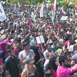 Erdogan amplía poderes policiales; cerrarán escuelas privadas