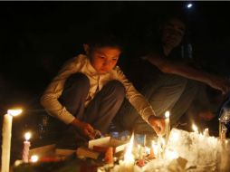 La pasada noche se celebraron en Kabul vigilias con velas, rezos y la lectura del Corán. EFE / J. Jalali