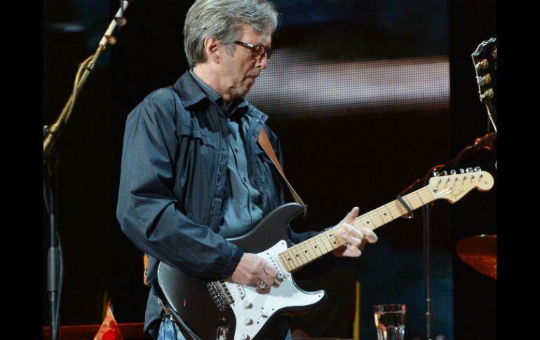 El instrumento subastado fue una de las dos guitarras que Clapton tocó durante su concierto 'Slowhand at 70'. AFP / ARCHIVO