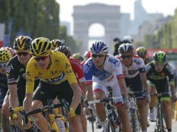 Froome, del equipo Sky, es el cuarto ciclista británico en los últimos cinco años en ganar el Tour de Francia. AP / C. Ena