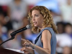 Debbie Wasserman anuncia que mantiene su compromiso de conseguir que Clinton sea elegida presidenta. EFE / J. Behnken