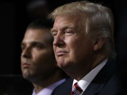 El jefe de campaña de Trump sacó así a relucir el escándalo que ha perseguido a Clinton durante la campaña de primarias. AP / ARCHIVO