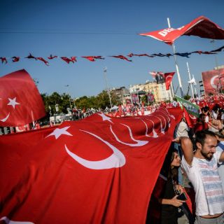 Turquía ordena la detención de 42 comunicadores