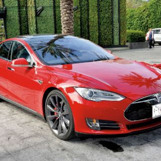 Coche autónomo de Tesla accidentado iba a exceso de velocidad