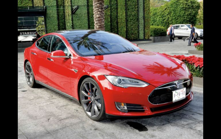 Indican que el coche no es completamente autónomo y los conductores deben tomar el control en situaciones peligrosas. SUN / ARCHIVO