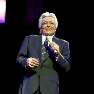 Alberto Vázquez cancela shows por parálisis facial