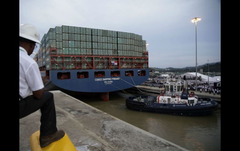 Señalan que el percance se debe a que el buque no se alineó debidamente. AP / T. Herrera