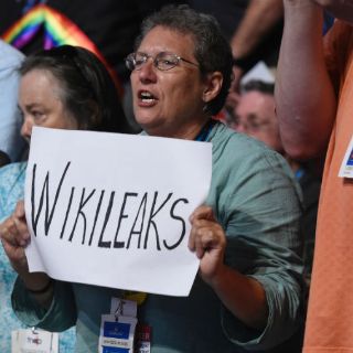 Assange amenaza con más filtraciones sobre elecciones en EU