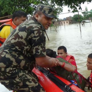 Inundaciones y deslaves afectan a Nepal
