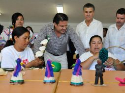 Aristóteles realizó una visita de supervisión al centro artesanal 'Manos Creativas de Maíz'. ESPECIAL / Aristóteles Sandoval