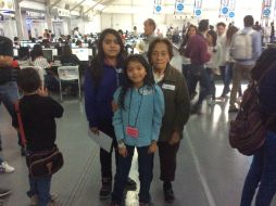 Esperanza acudió al evento para acompañar a sus nietas. ESPECIAL /