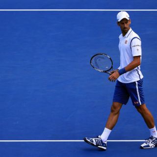 Djokovic reaparece con sufrido triunfo en Toronto