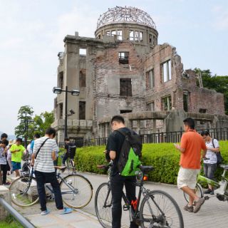 Jugadores de 'Pokémon Go' invaden monumentos en Hiroshima