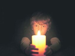 En las sombras. La cinta “Lights Out” explora uno de los más elementales del ser humano, como lo es la oscuridad. ESPECIAL / CORTESÍA WARNER