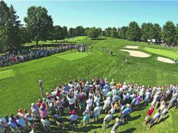 Baltusrol Golf Course. Aficionados observan la ronda de práctica en este campo par 70 de siete mil 428 yardas. AFP / S. Lecka