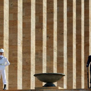 Turquía destituye a 149 generales y almirantes