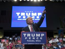 ''Creo que nuestra prensa les recompensaría con creces'', aseguró Trump, en un comentario que acaparó los titulares. AP / E. Vucci