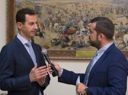 El líder sirio explica a la delegación del Consejo de la Paz de EU, la situación actual en Siria. AFP /