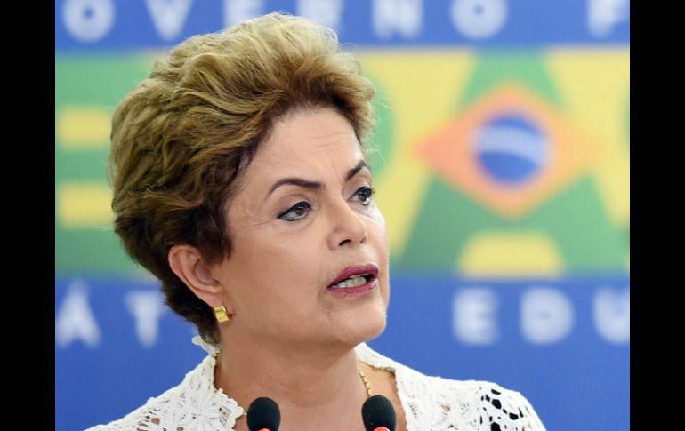Rousseff está acusada de delitos en el manejo de los presupuestos y de haber emitido decretos que alteraban el gasto público. AFP / ARCHIVO