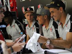 Ustari participó en una firma de autógrafos durante la presentación de las gorras oficiales del equipo. INSTAGRAM / 23osky