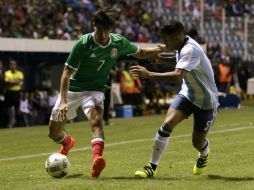 El duelo se tornó ríspido en algunos momentos, pues los argentinos hicieron varias faltas que incluso preocuparon a los aztecas. NTX / C. Pacheco