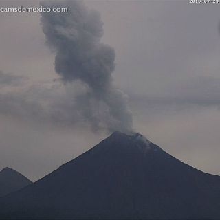 Volcán El Colima emite exhalación de casi dos kilómetros