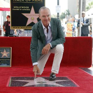 Michael Keaton devela su estrella en el Paseo de la Fama