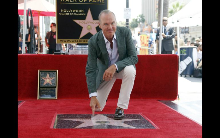 La estrella de Michael Keaton  se encuentra frente el Museo Madam Tussauds en el Hollywood Boulevard. AP / N. Ut