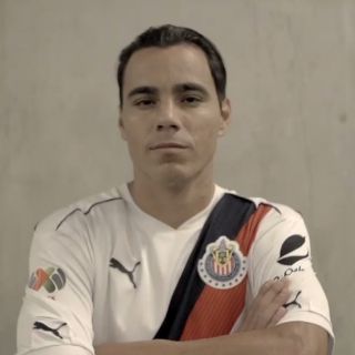 Chivas no olvida a Omar Bravo