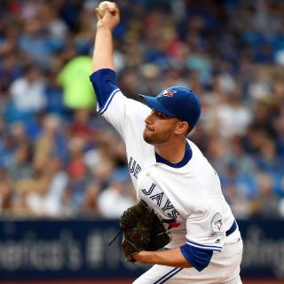 Estrada y Osuna guían triunfo de Toronto