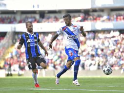 Emanuel Villa (izq) anotó los dos goles del Querétaro. MEXSPORT / I. Ortiz