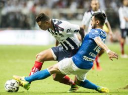 Acción del partido entre Rayados y Cruz Azul de la tercera jornada. MEXSPORT / E. Terrazas